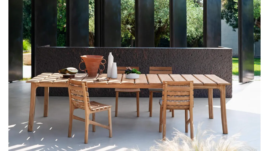 Table and Chairs in teak Teseo by Roda